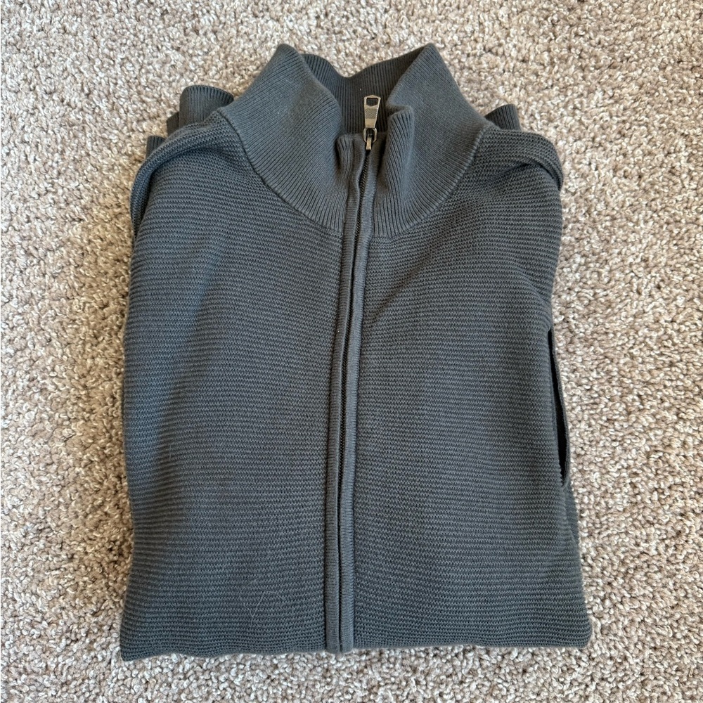 Banana Republic long sleeve be full zip up sweater. Large